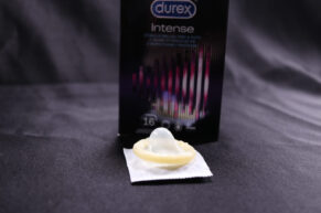 Durex Intense Orgasmic: Recenze vroubkovaných kondomů s prohřívacím gelem